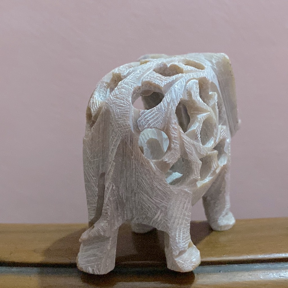 SOLD YEY !! New Elephant Mother & Baby Inside Hand Carved Soapstone Pinkish - Picture 7 of 11